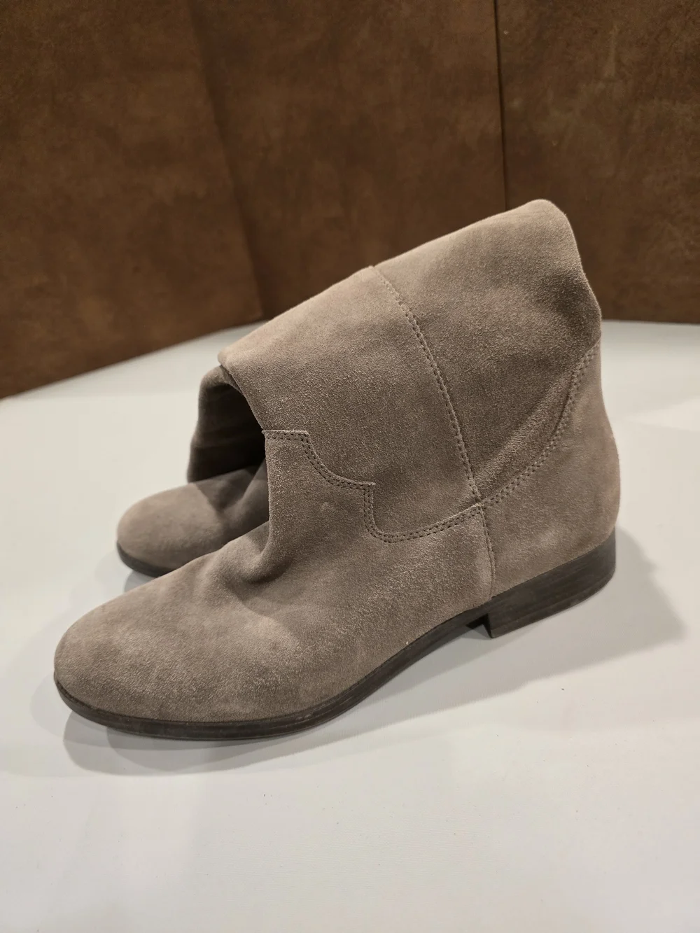 FRYE AND CO. Suede Leather Boots in Color Elephant Pull On